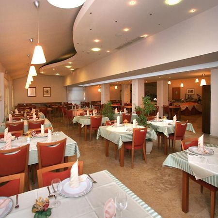 Hotel Flores Poreč Extérieur photo